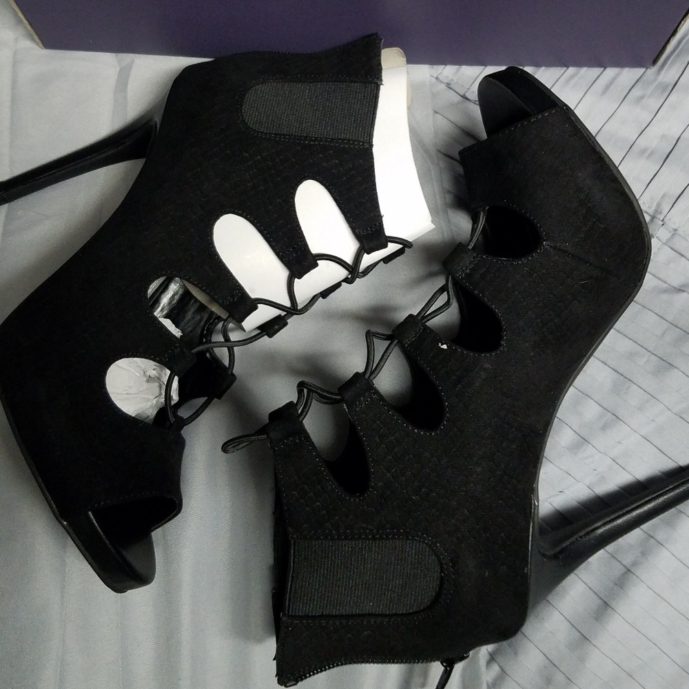 NIB Jennifer Lopez size 7 heels